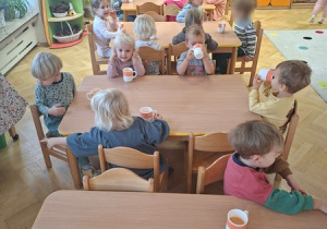 Smakowanie soków warzywno - owocowych