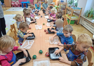 "Pucujemy piłeczki" zajęcia badawcze cz 2