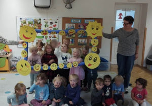 Międzynarodowy Dzień Uśmiechu - pozowanie z panią Kasią