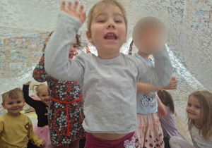 Dzień Biały - zabawy z białą firaną cz 3