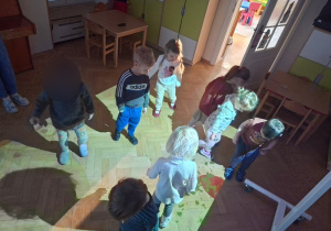 Zabawy ruchowe z "Magicznym Dywanem" cz 1
