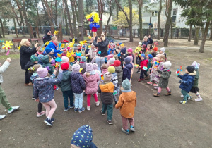 Zabawy z Marzanną w ogrodzie przedszkolnym