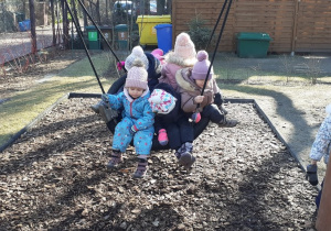 "Na gnieździe" - zabawy w ogrodzie przedszkolnym