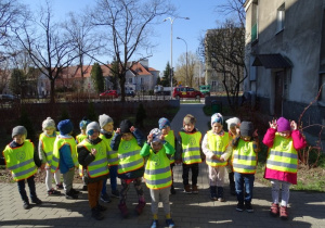 Piesza wycieczka do biblioteki