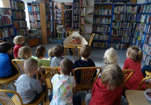 Oglądanie teatrzyku o lwie