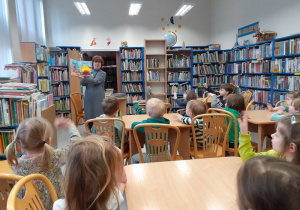 Wizyta w bibliotece cz1