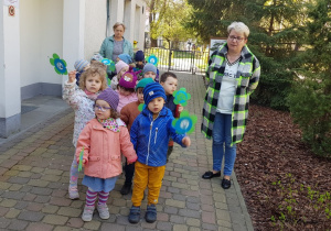 Przygotowanie do ekologicznego marszu na Dzień Ziemi