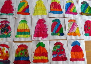 Zimowa czapka - praca z farbami