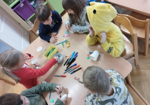 "Jak pije słoń" - wykonanie zadania projektowego "Mamo, tato wole wodę"