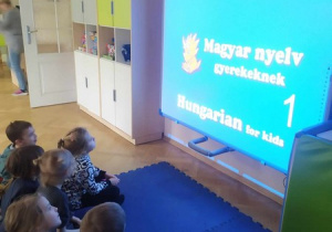 Dzieci poznają język węgierski