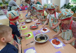Pieczemy pizzę - warsztaty kulinarne - realizacja projektu WIE cz 2