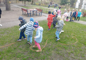 "Wiosenne ścieżki" - projekt Świętujemy! Freblujemy!