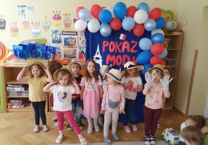 Pokaz mody - prezentacja kapeluszy cz 1