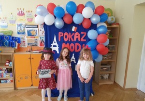 Pokaz mody - prezentacja kapeluszy cz 2