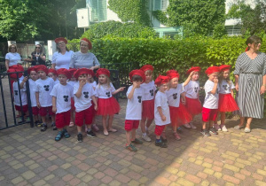 Rodzinny Piknik Europejski - dzieci przed występem