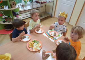 Świętujemy urodziny Miłosza - słodki poczęstunek