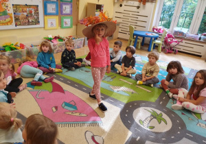 Inscenizacja jesiennej piosenki - Świętujemy Dzień Jesieni