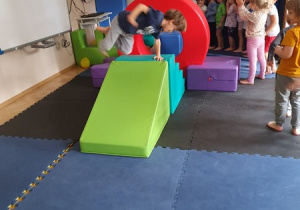 Zajęcia ruchowe na sali ćwiczeń