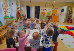 Edukacja przez Ruch - kreślenie radosnych kółeczek