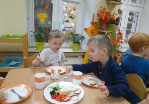 Samodzielne robienie kanapek - szwedzki stół