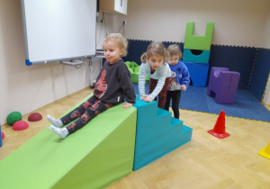 Zajęcia ruchowe z kształtkami