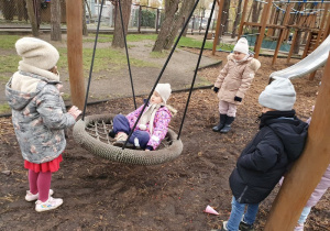 Zabawy na huśtawce