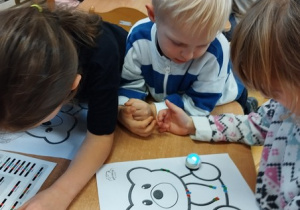 Praca z robotem Ozobotem