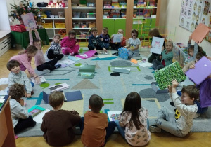 Samodzielne układanie swoich prac plastycznych