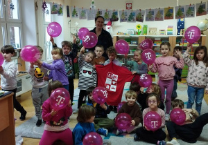 Prezentacja balonów od partnerów Szlachetnej Paczki cz 2