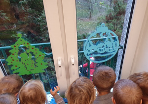 Obserwujemy Mikołaja za oknem