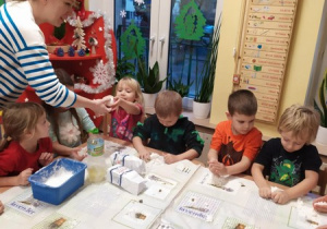 Zabawy z językiem angielskim z masą śniegową