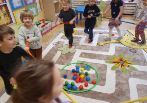 Zabawa z piłeczkami z projektu "W zdrowym ciele zdrowy duch"