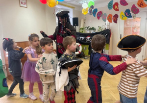 "Spotkanie z piratem" na balu karnawałowym