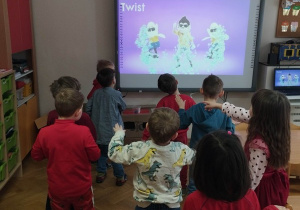 "Move and freeze" - gimnastyka z językiem angielskim