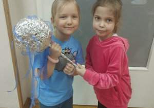 "Berło Pani Zimy" - prezentacja pracy konkursowej Basi i Karolci