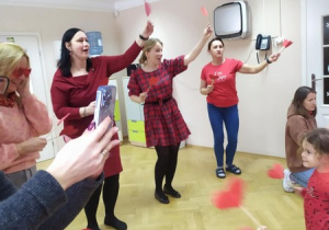 Happening Walentynkowy - wspólna zabawa
