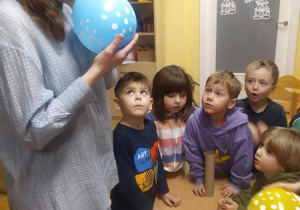 Zabawy badawcze z mamą Mieszka cz 2