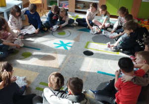 "Zegnij - rozłóż" - ćwiczenia w dwuosobowych zespołach