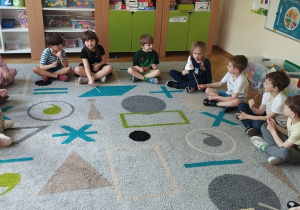 Przenoszenie czapeczki urodzinowej - projekt "Świętujemy! Freblujemy!"