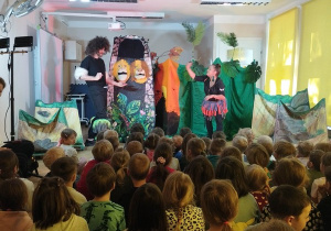 "Lwi Król" - obejrzenie teatrzyku