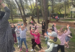 Outdoorowa rozgrzewka - projekt "Świętujemy! Freblujemy!" cz 3