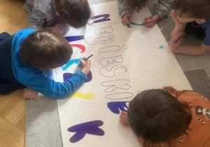 Przygotowanie plakatu na 2 kwietnia