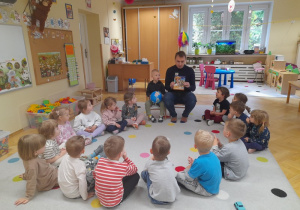 Tata Julka czyta "PRzygody Neli"