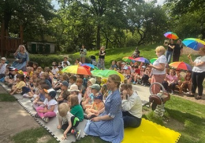W oczekiwaniu na przedstawienie Teatru Rodzica