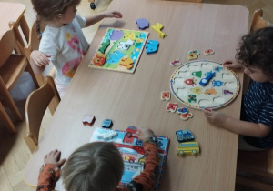 Ćwiczenia koncentracji przy układaniu puzzli