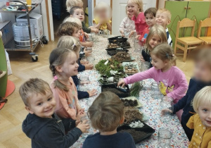 samodzielne tworzenie "Lasu w słoiku"