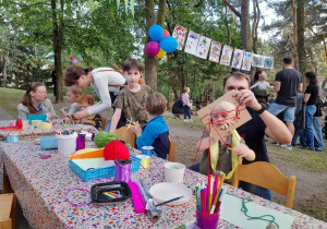 Obchody Dnia Przedszkolaka podczas wspaniałego rodzinnego festynu w ogrodzie