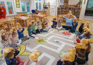 odwiedziło nas również na angielskim Misiowe Przedszkole, które uczyliśmy części ciała po angielsku