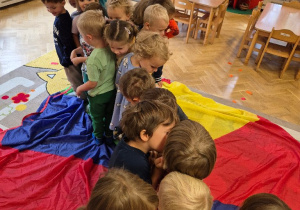 bawiliśmy się wspaniale utrwalając przy okazji rozpoznawanie podstawowych kolorów