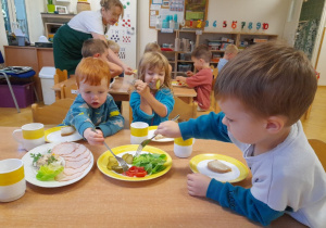 Uczymy się samodzielnie komponować zdrowe kanapki- w ramach realizacji zadań z innowacji "Pozwól mi to zrobić samemu"